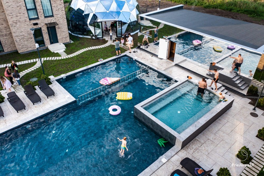 Novelė home - Geräumiges Zweizimmer-Cottage mit Terrasse für vier Personen in Monciškėse, im neuen Viertel J7 Beržas mit Pools und Saunen, Grill