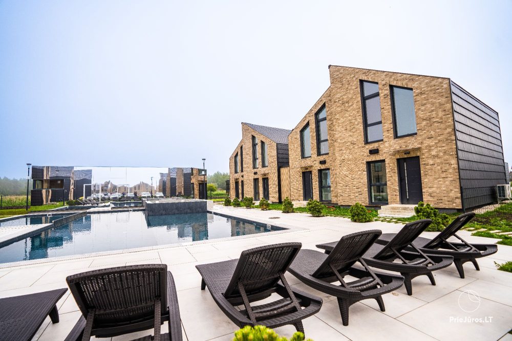 Novelė home - Geräumiges Zweizimmer-Cottage mit Terrasse für vier Personen in Monciškėse, im neuen Viertel J7 Beržas mit Pools und Saunen, Grill