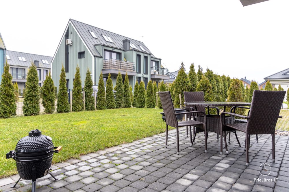 Apartment mit beheiztem Pool und großer Terrasse in Kunigiskiai. 800 Meter zum Meer