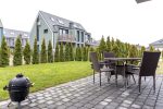 Apartment mit beheiztem Pool und großer Terrasse in Kunigiskiai. 800 Meter zum Meer