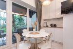 Family Beach House mit beheiztem Pool in Kunigiskiai