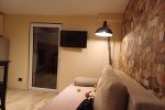 Im Erdgeschoss (Keller), 16 qm zu vermieten. Zimmer