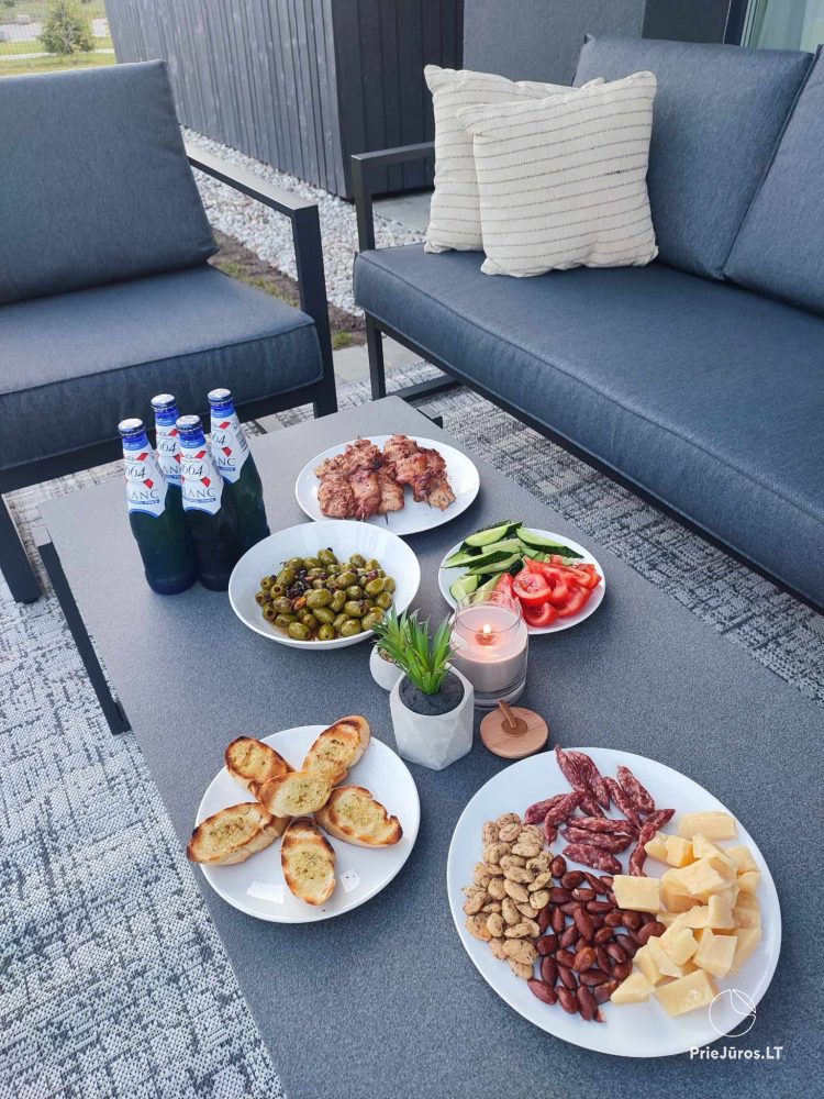 2-Zimmer-Wohnung zu vermieten mit privater Terrasse, Parkplatz, Abstellraum.