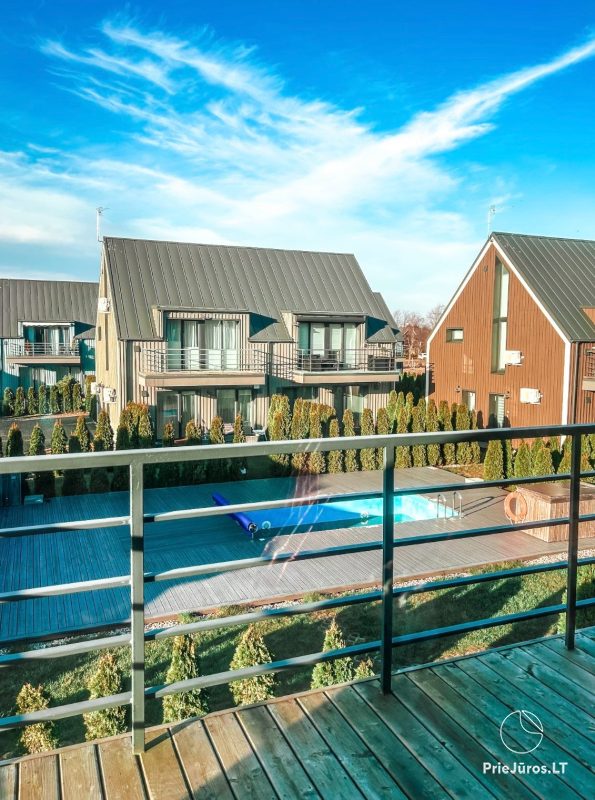 Zweistöckiges Apartment mit beheiztem Außenpool