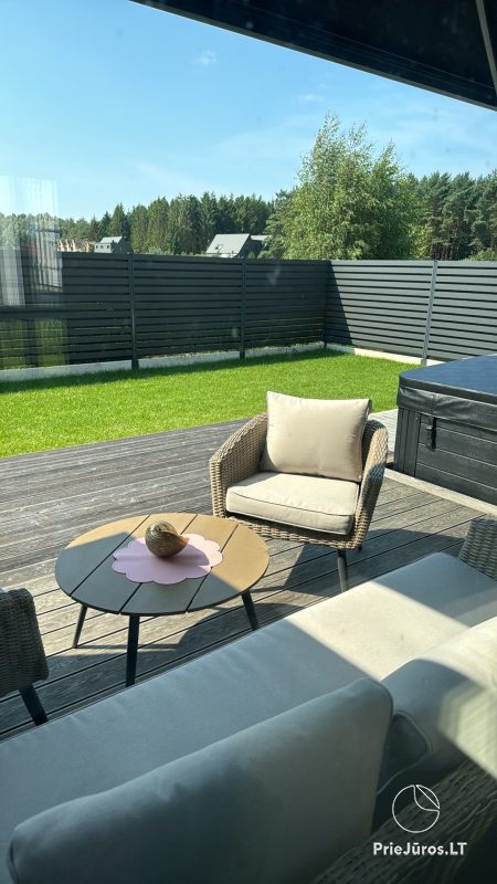 Wir laden Sie ein, in einem neu renovierten zweistöckigen Cottage in Kunigiškės, Vingio Str., zu übernachten.