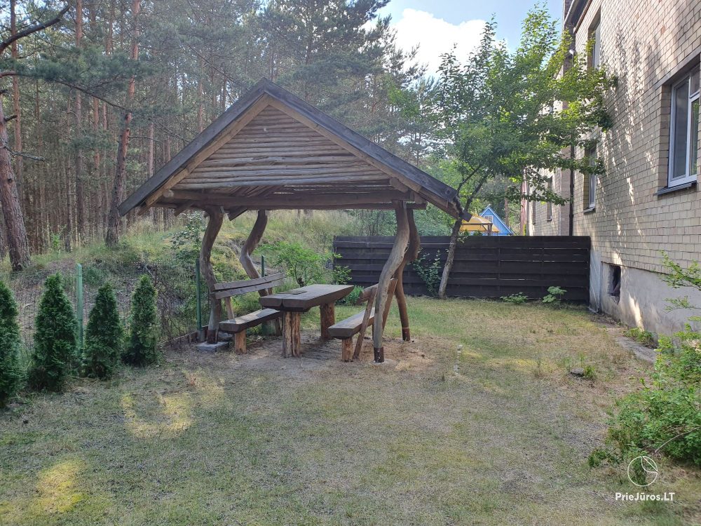 2-Zimmer-Apartments in Nida nahe dem Wald, separater Eingang, Innenhof