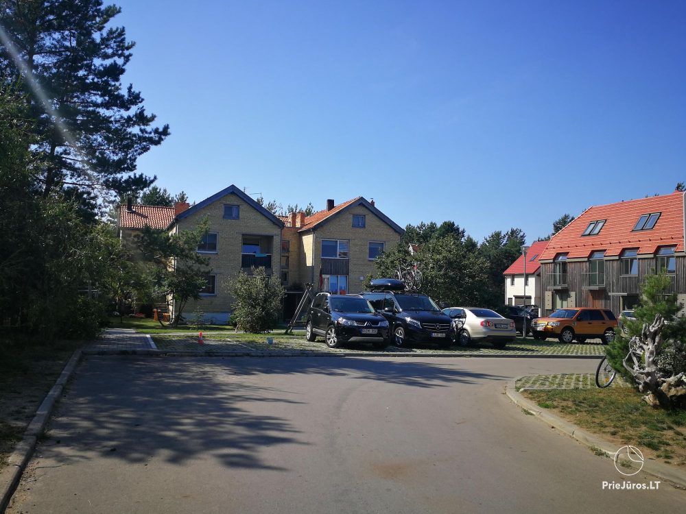 2-Zimmer-Apartments in Nida nahe dem Wald, separater Eingang, Innenhof