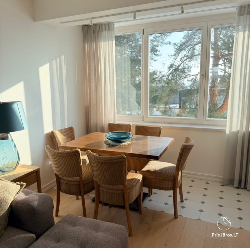 Vermietung einer hellen und geräumigen Wohnung im Zentrum von Nida