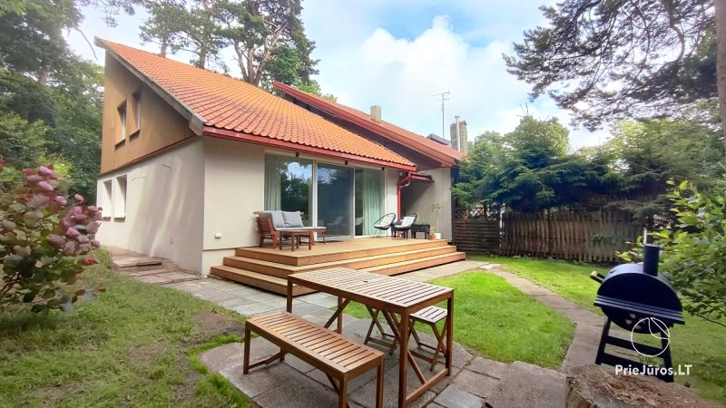 Apartments „SAMANOTA“ in Juodkrantė. Mit Terrasse und Hof