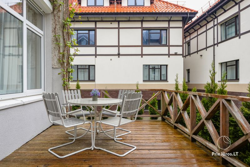 1 und 2 Zimmer Apartments in Nida. Das Erdgeschoss, 500 Meter zum Meer