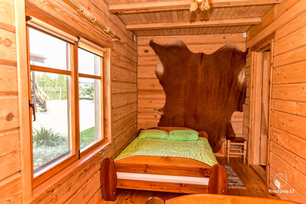 Zwei Zimmer Wohnung und Zimmer zu vermieten in Sventoji, in Holzhaus
