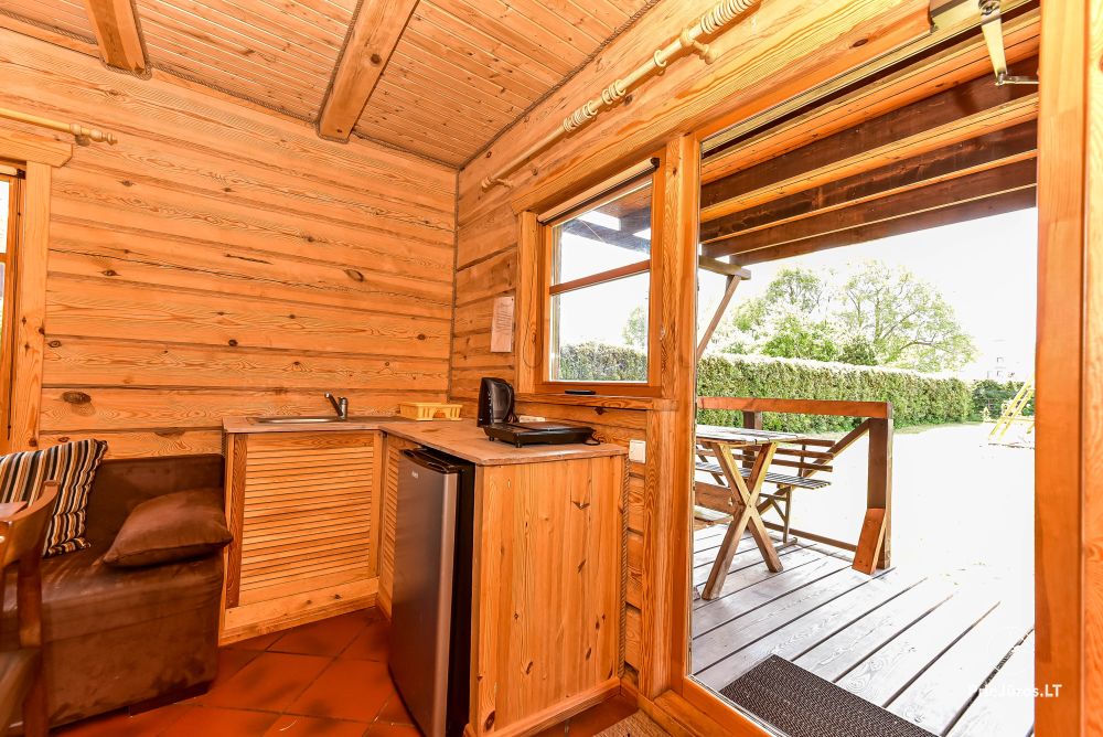 Zwei Zimmer Wohnung und Zimmer zu vermieten in Sventoji, in Holzhaus