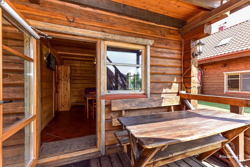 Zwei Zimmer Wohnung und Zimmer zu vermieten in Sventoji, in Holzhaus