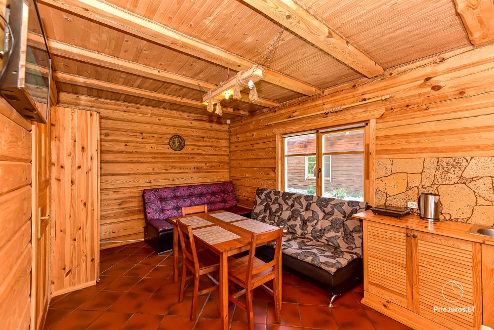 Zwei Zimmer Wohnung und Zimmer zu vermieten in Sventoji, in Holzhaus