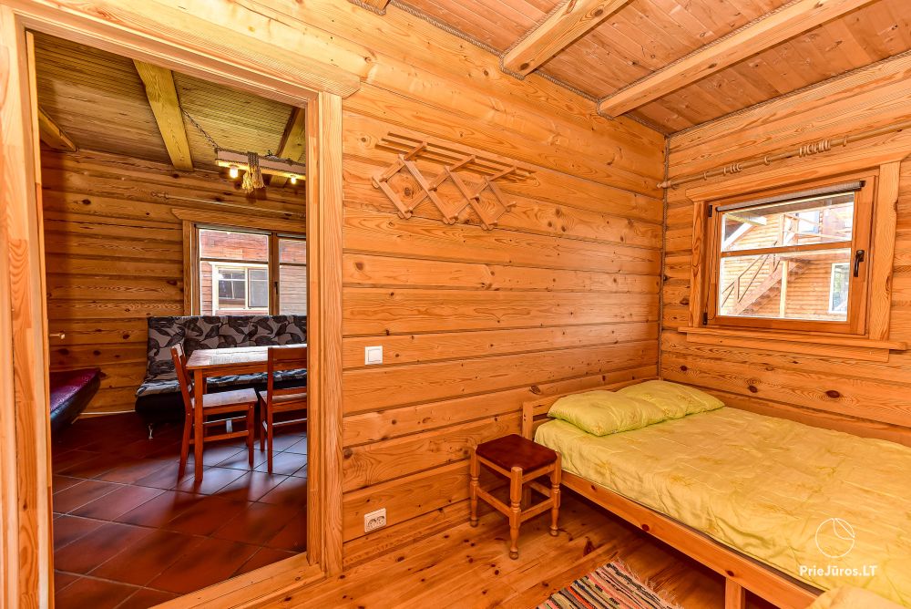 Zwei Zimmer Wohnung und Zimmer zu vermieten in Sventoji, in Holzhaus