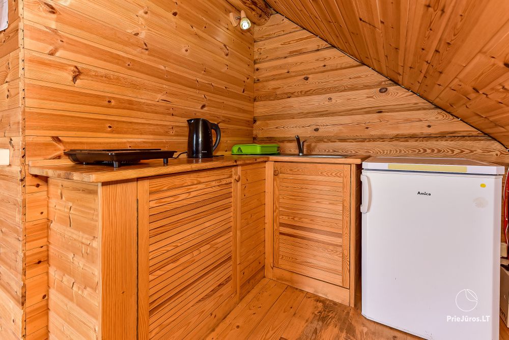 Zwei Zimmer Wohnung und Zimmer zu vermieten in Sventoji, in Holzhaus