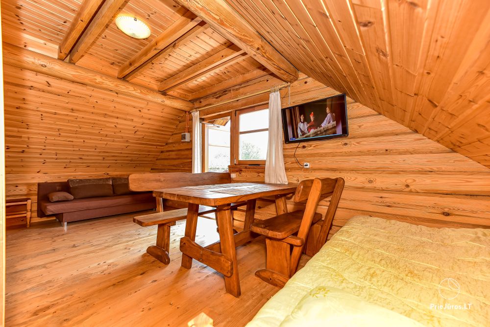 Zwei Zimmer Wohnung und Zimmer zu vermieten in Sventoji, in Holzhaus
