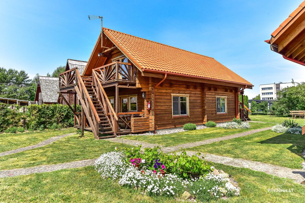 Zwei Zimmer Wohnung und Zimmer zu vermieten in Sventoji, in Holzhaus