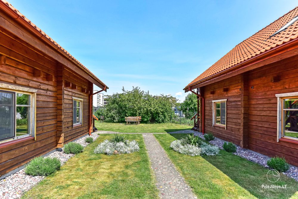 Zwei Zimmer Wohnung und Zimmer zu vermieten in Sventoji, in Holzhaus