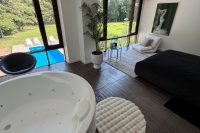 Luxuriös Haus zur Miete "Pusyno Oaze": Jacuzzi, Terrasse