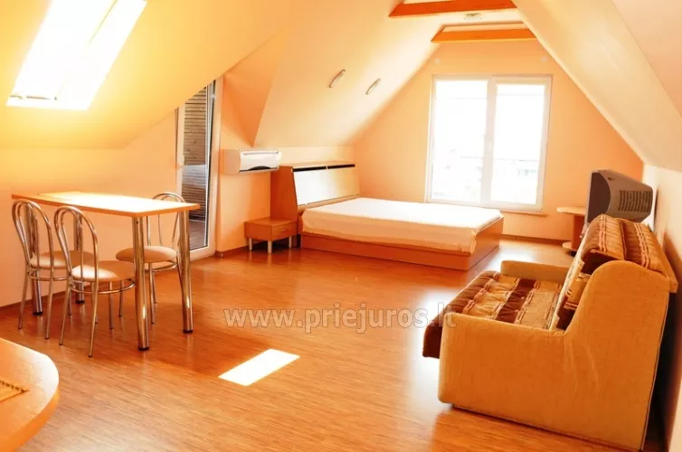 Geräumige Zwei-Zimmer-Wohnung. Ruhige Lage, 10 min. zu Fuß den Strand