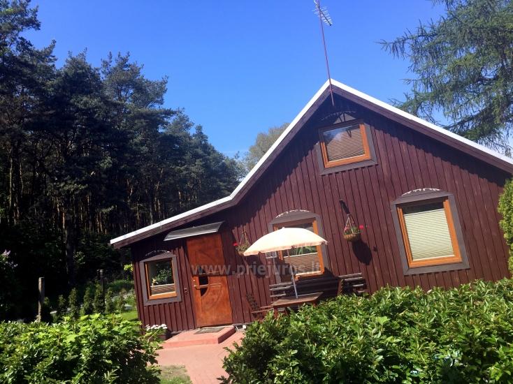 Gemütliches Holzhaus zu vermieten in Smiltyne, in der Mitte des Kiefernwaldes