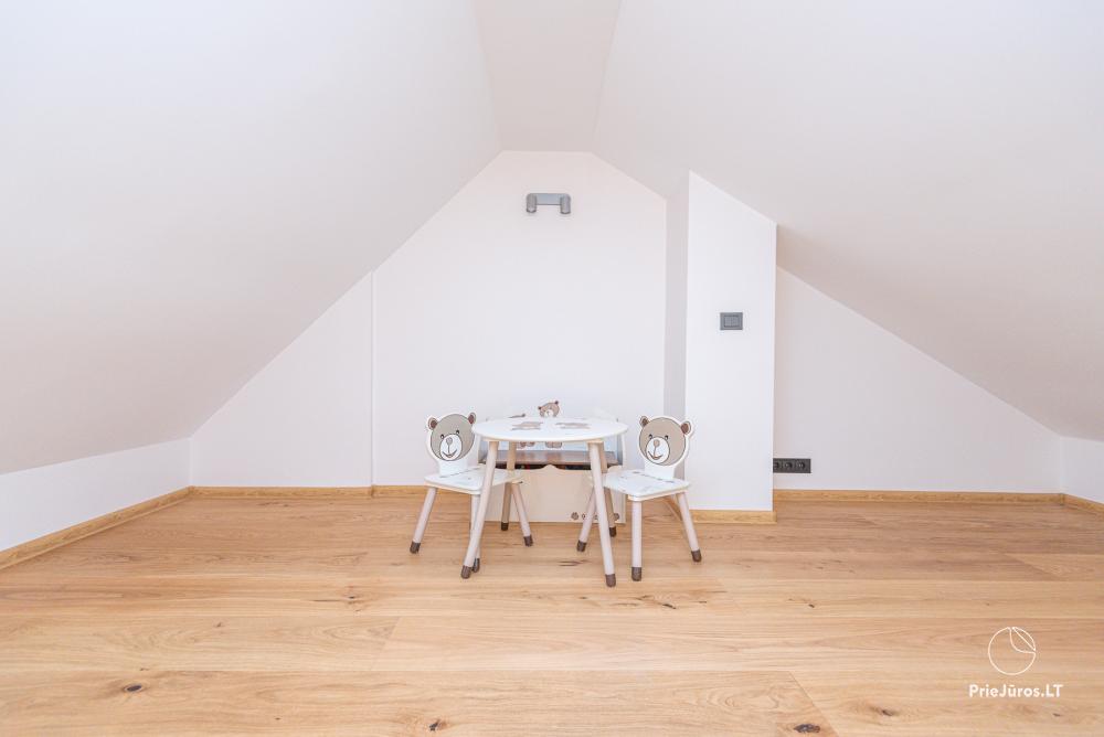 3-Zimmer-Ferienhaus in Pervalka mit Kamin und Sauna