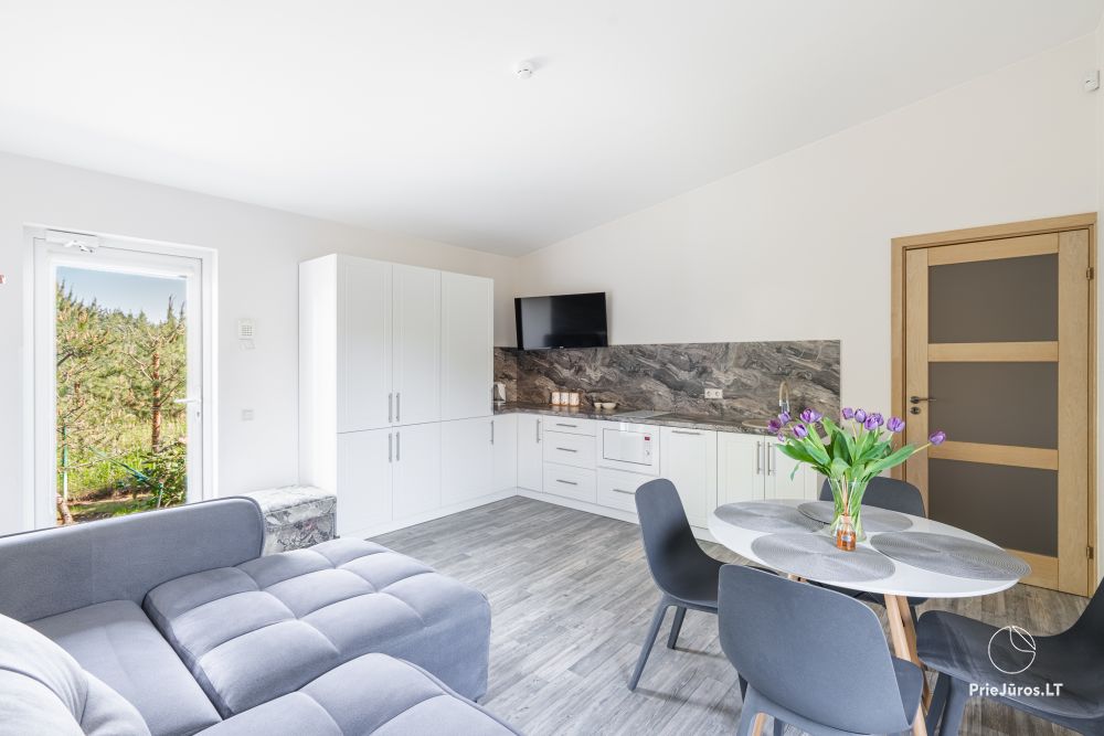 Ferienhaus mit Terrasse und 2-Zimmerwohnung mit eigenem Garten in Palanga