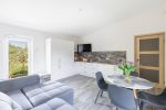 Ferienhaus mit Terrasse und 2-Zimmerwohnung mit eigenem Garten in Palanga