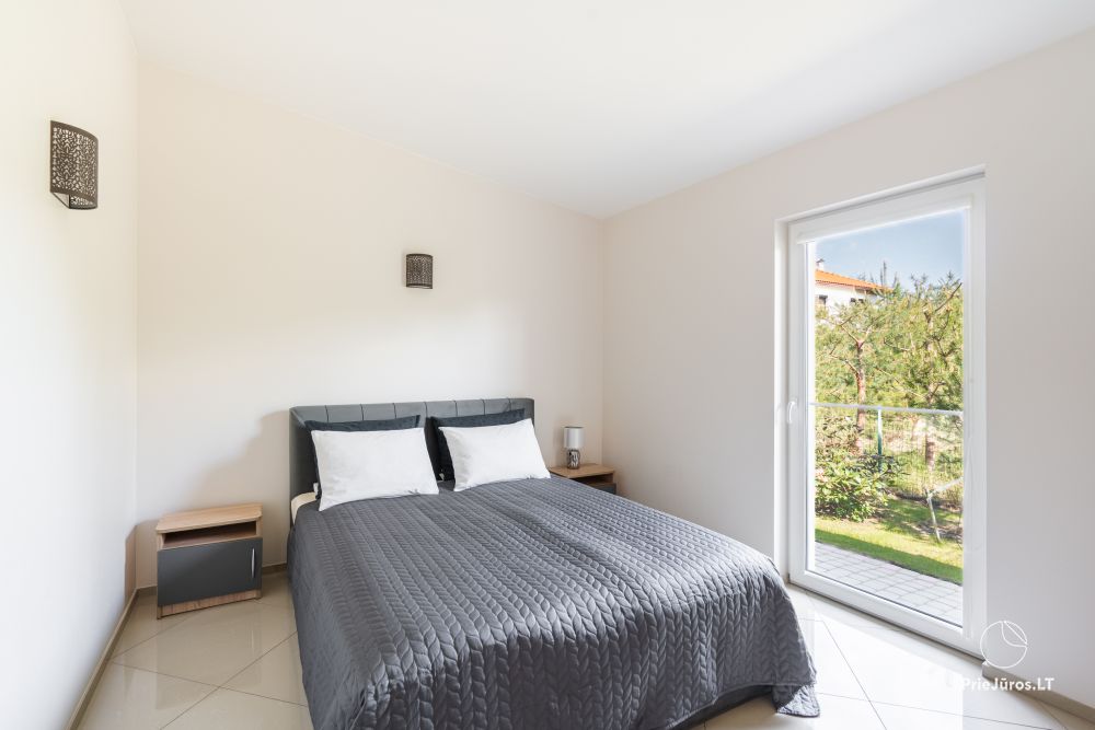 Ferienhaus mit Terrasse und 2-Zimmerwohnung mit eigenem Garten in Palanga
