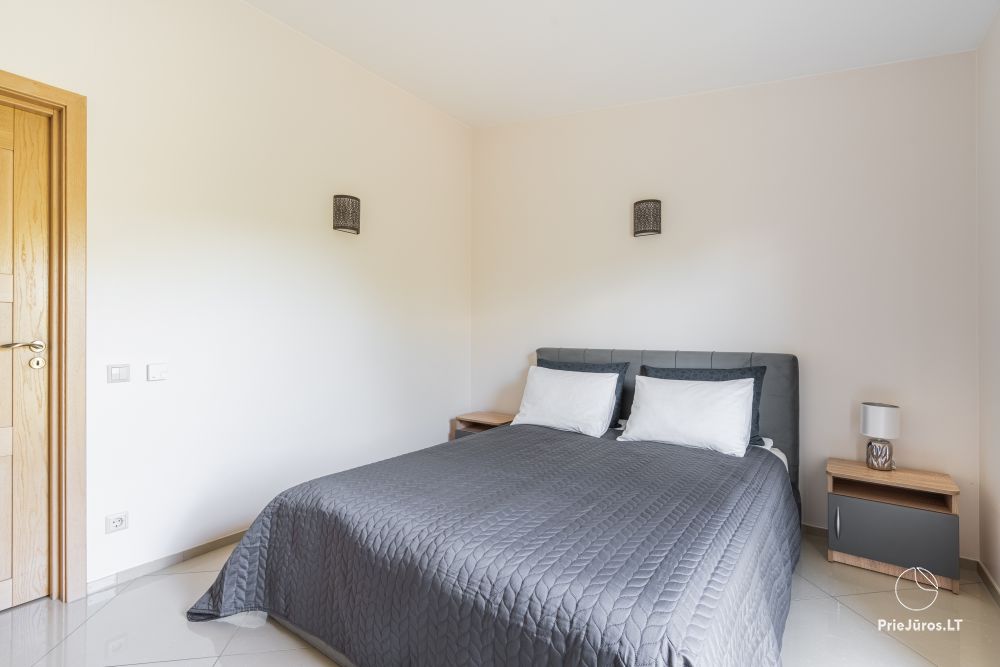 Ferienhaus mit Terrasse und 2-Zimmerwohnung mit eigenem Garten in Palanga