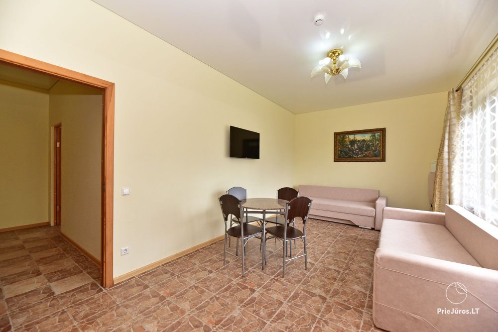 IEVŲ VILLA – komfortablen Apartments und Zimmer, breiten Hof, ein beheiztes Schwimmbad