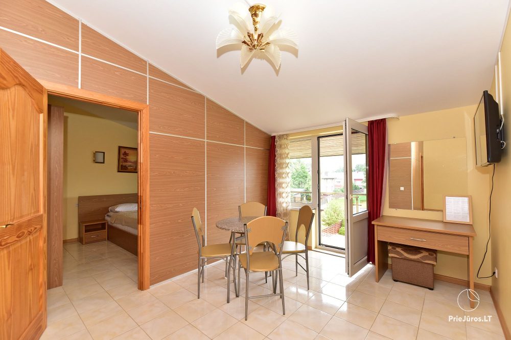 IEVŲ VILLA – komfortablen Apartments und Zimmer, breiten Hof, ein beheiztes Schwimmbad