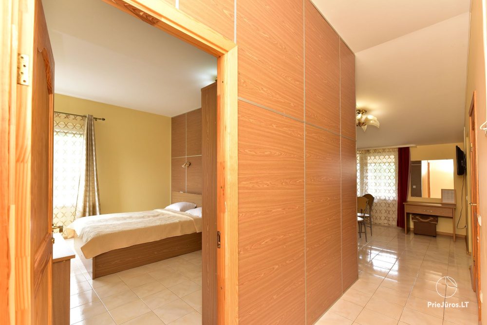 IEVŲ VILLA – komfortablen Apartments und Zimmer, breiten Hof, ein beheiztes Schwimmbad
