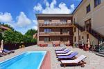 IEVŲ VILLA – komfortablen Apartments und Zimmer, breiten Hof, ein beheiztes Schwimmbad