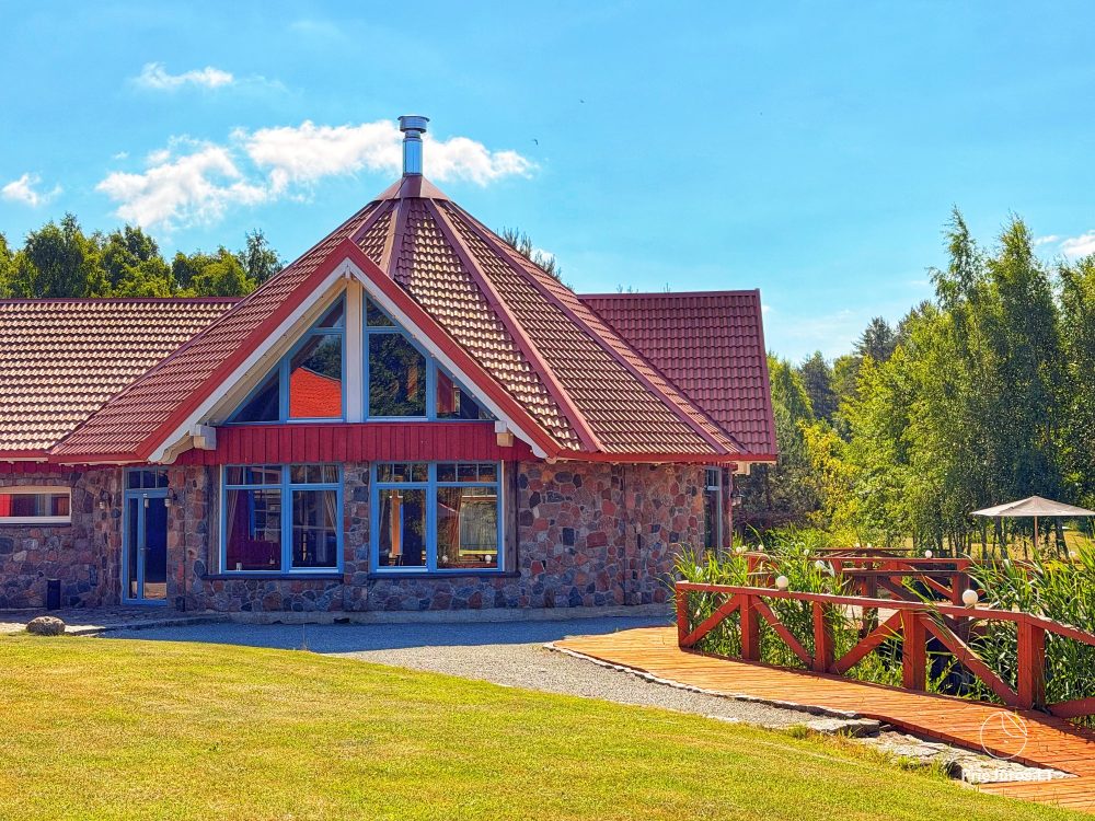 Gehöft - Gästehaus PAMARIO BURĖ in der Nähe der Kurischen Lagune mit Restaurant, Sauna. Campingplatz.