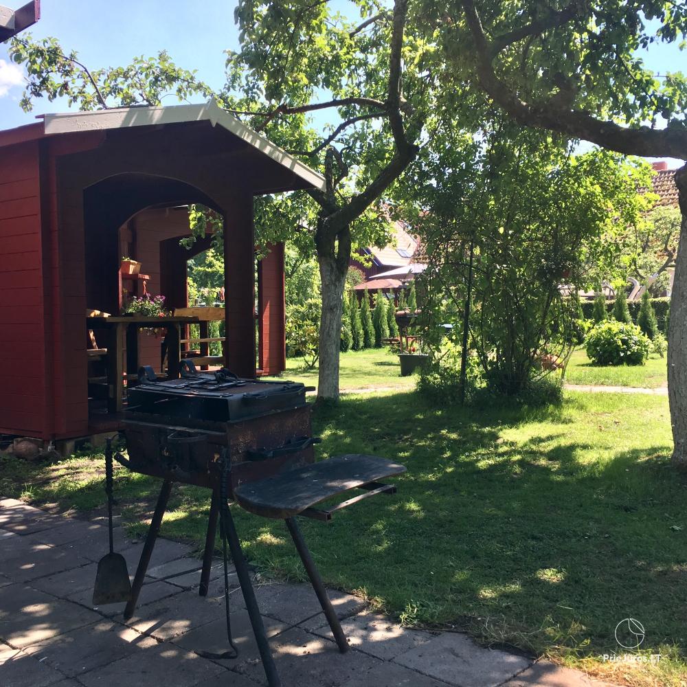 Urlaub in Juodkrante: alle Bequemlichkeiten, Parkplätze, Wi-Fi, Laube