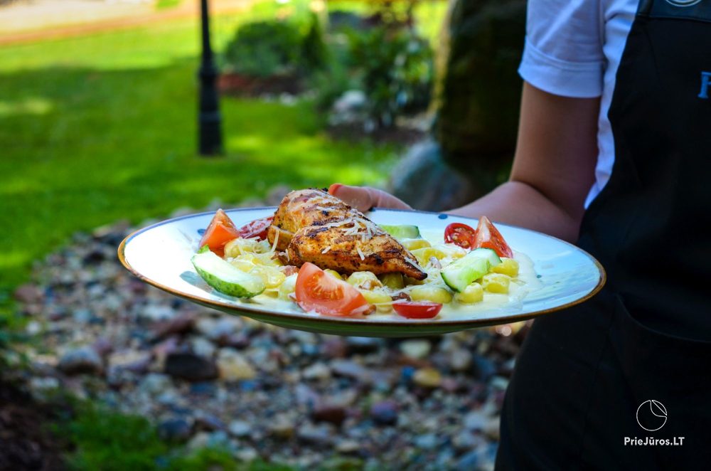 Restaurant Floros Simfonija in Sventoji, Topolių Straße 1
