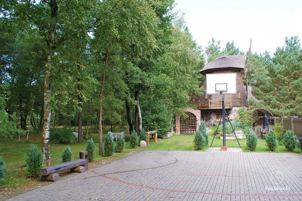 Saal, Bad-Haus, Schwimmbad in einem Gehöft "Joldija"