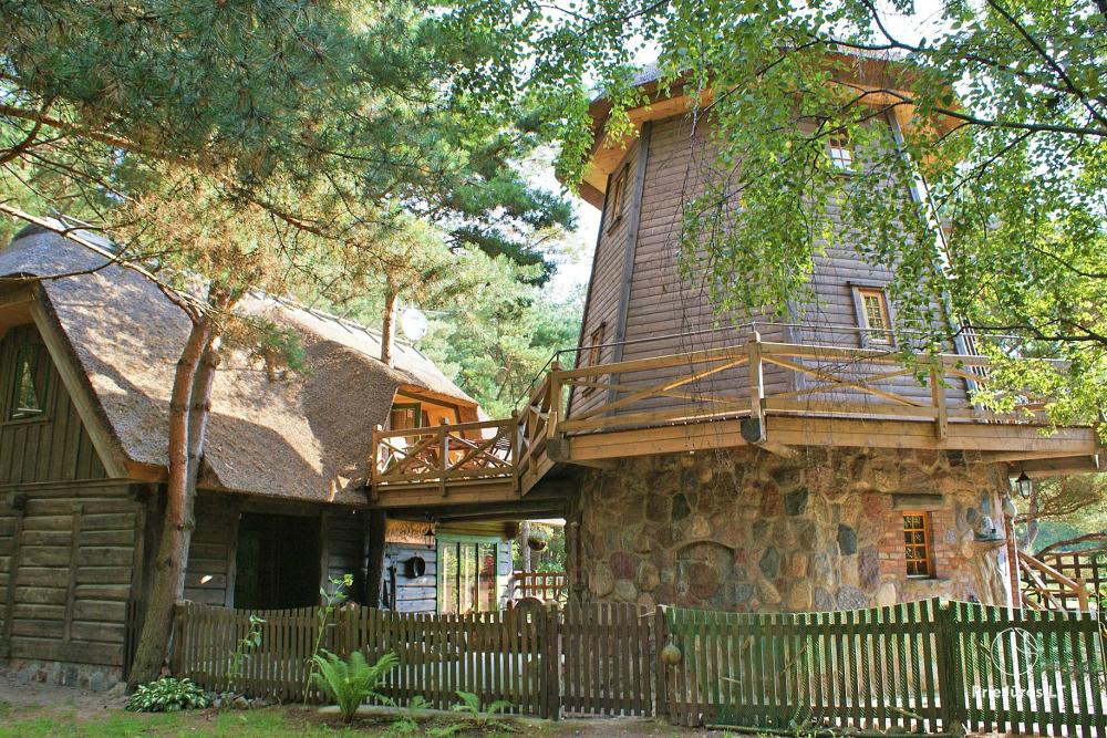 Saal, Bad-Haus, Schwimmbad in einem Gehöft "Joldija"
