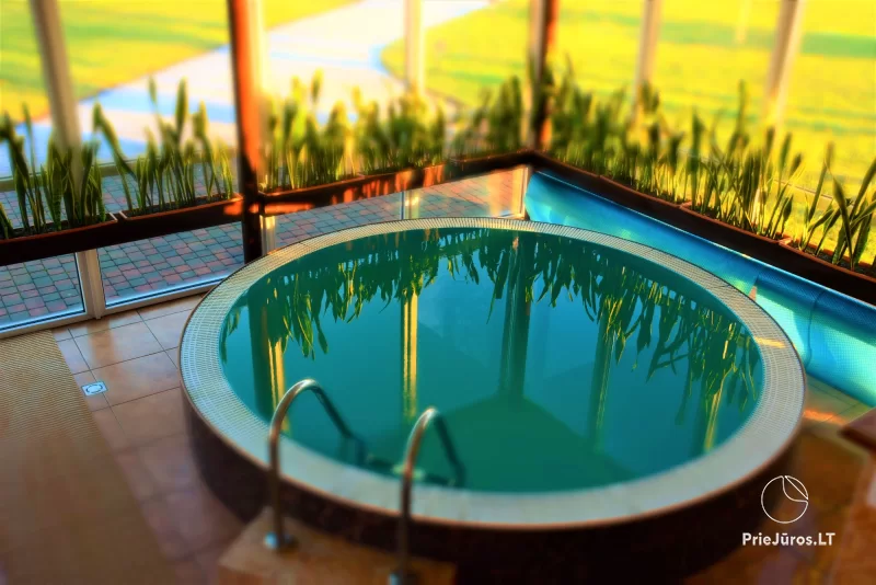 Badehaus mit Halle, geheiztes Schwimmbad und Zimmern im Landhaus in Klaipeda Region Zupe