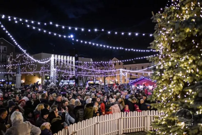Beleuchtung des Weihnachtsbaumes in Klaipeda