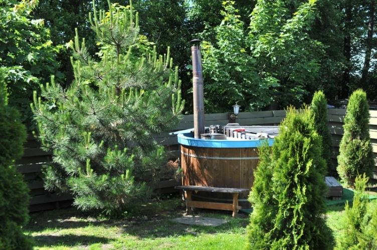 BAURE. Japanische Bad, Schwimmbad im Urlaubsort in Palanga