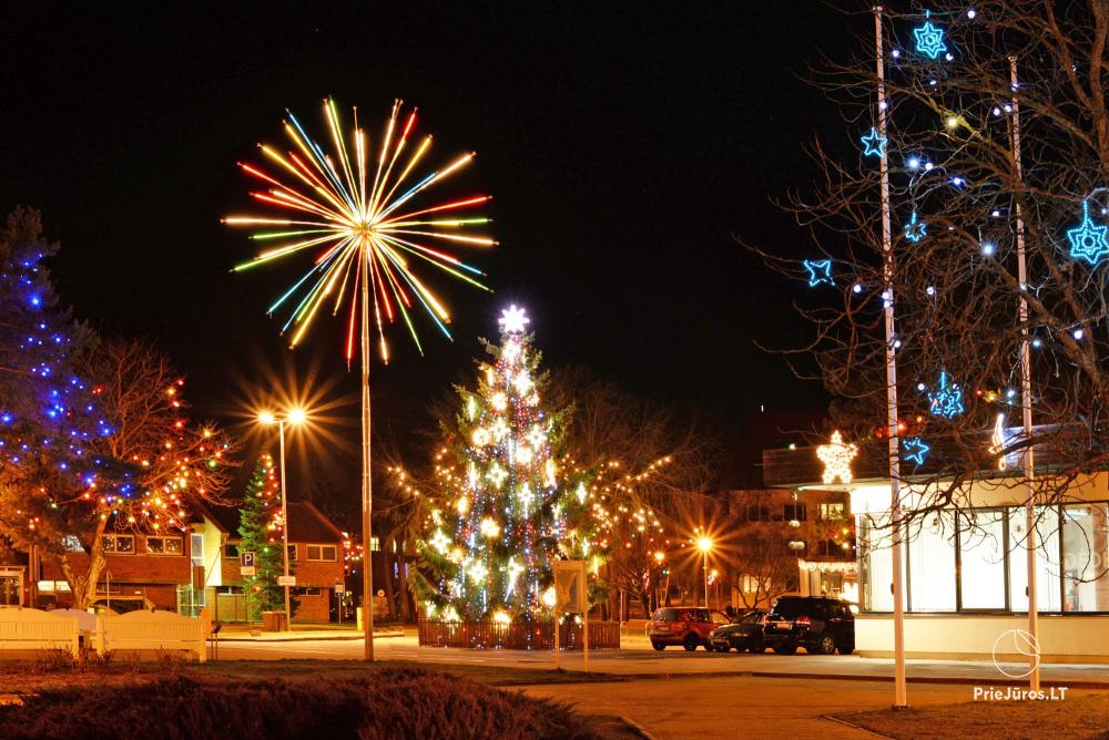 Weihnachtsbaumbeleuchtung in Nida am 11. Dezember 2026