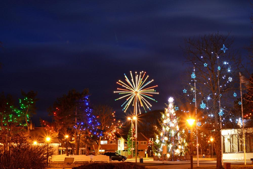 Weihnachtsbaumbeleuchtung in Nida am 11. Dezember 2026