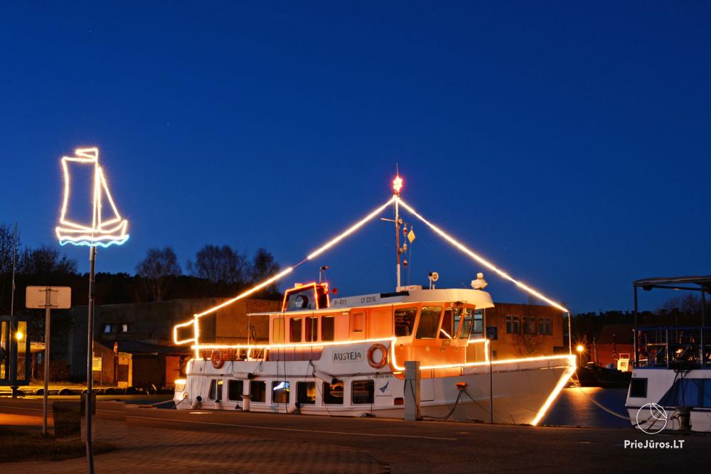 Weihnachtsbaumbeleuchtung in Nida am 11. Dezember 2026