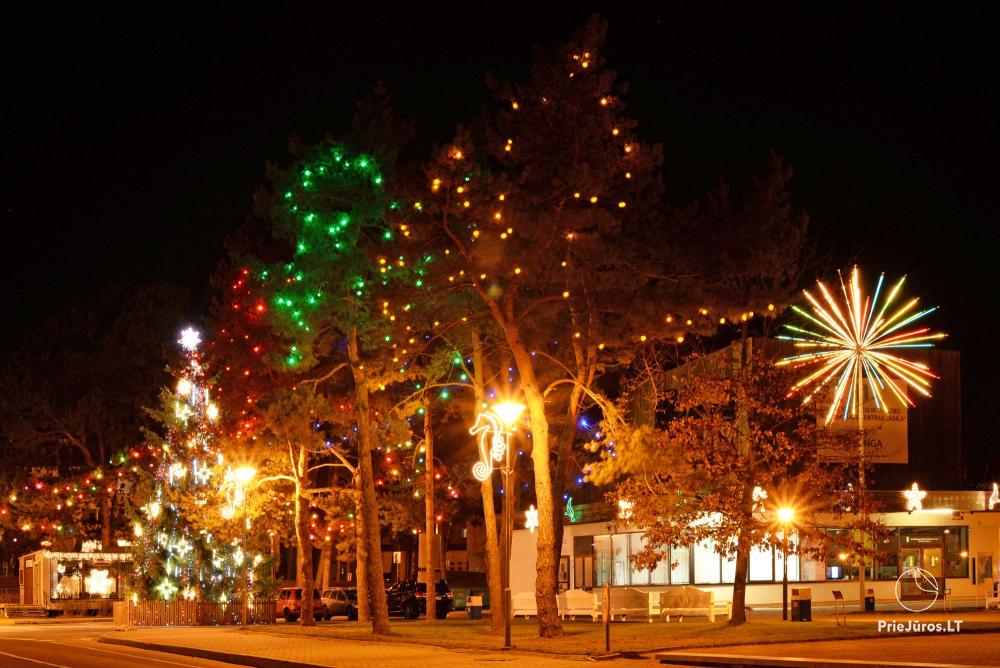 Weihnachtsbaumbeleuchtung in Nida am 11. Dezember 2026