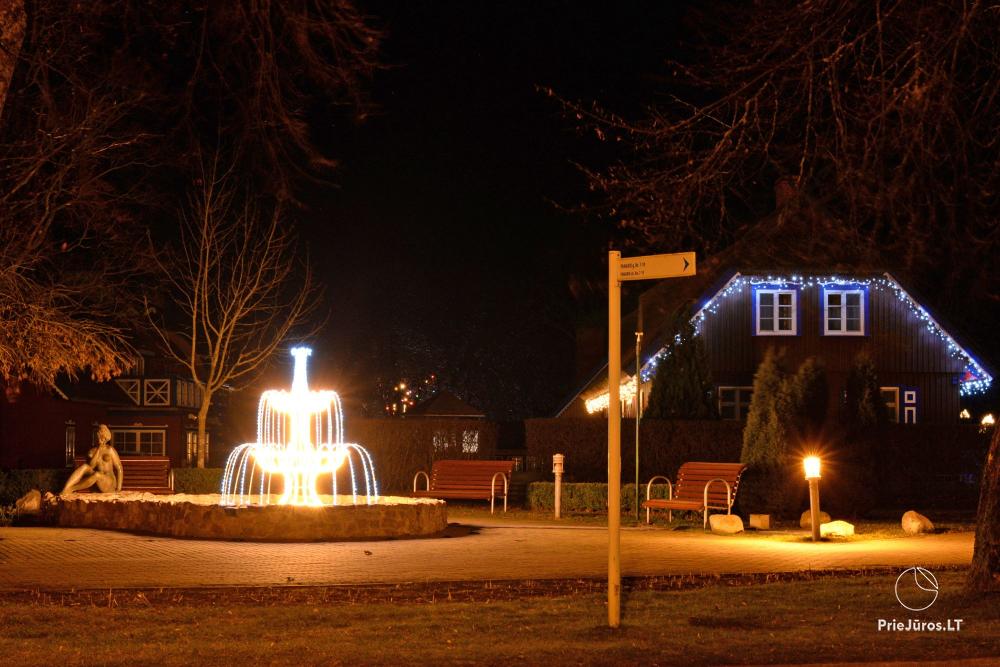 Weihnachtsbaumbeleuchtung in Nida am 11. Dezember 2026