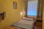 No. 8 Dreibettzimmer im ersten Stock - 1