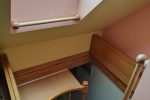 Andere Wohnung in der dritten Etage: 1 Zimmer, kleine Küche, Dusche, WC. - 3